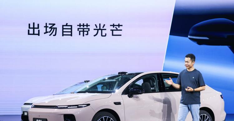 零跑造了一辆"半价Model 3"，但这次是冲着小鹏和比亚迪去的  第1张