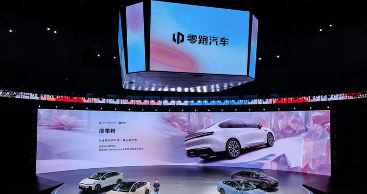 零跑造了一辆"半价Model 3"，但这次是冲着小鹏和比亚迪去的  第2张