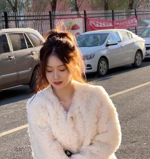 白毛搭配衣服技巧及常见问题？  第3张