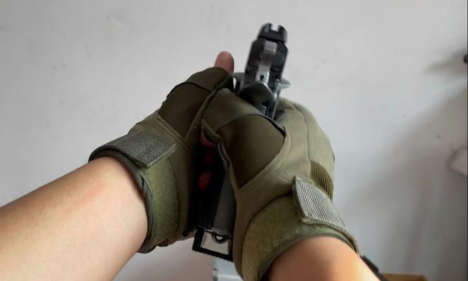 穿越火线中快速切枪和背包的技巧是什么？操作方法有哪些？  第1张